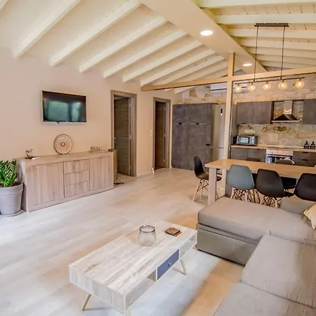 بيت للعطل Kastro Stone House *