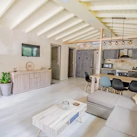 Kastro Stone House * سكالا بوتامياس