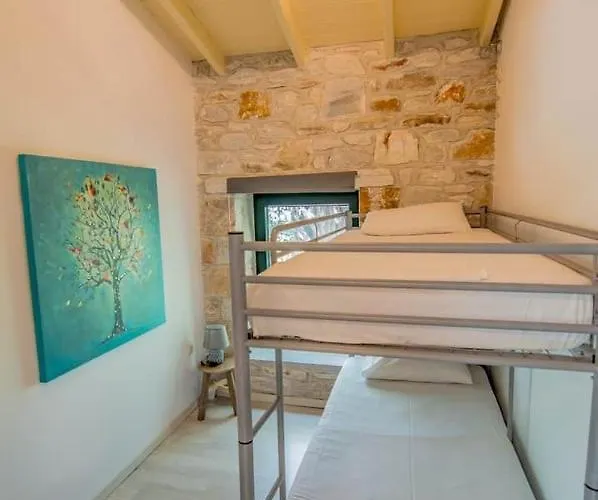 Kastro Stone House 斯卡拉伯塔麦斯